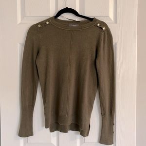 Long sleeve sweater army green with button details